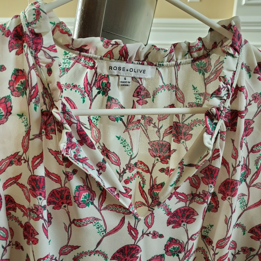 Rose + Olive Small Patterned Blouse - Picture 2 of 3